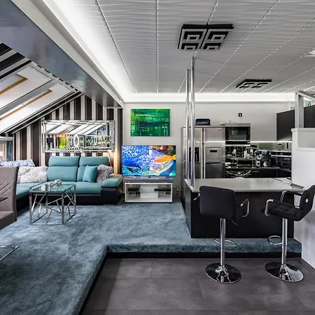 Skygarden - Luxury Penthouse With Private Jakuzzi Gym Sauna Apartment