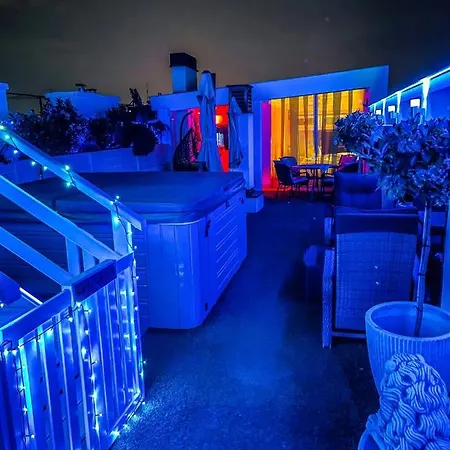 Skygarden - Luxury Penthouse With Private Jakuzzi Gym Sauna Apartment *
