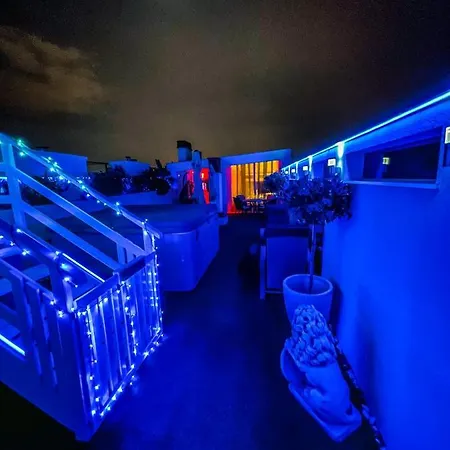 Skygarden - Luxury Penthouse With Private Jakuzzi Gym Sauna